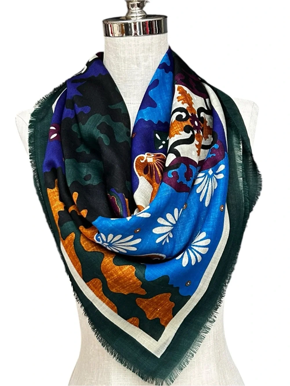 Christian Dior Écharpes Abstract Floral 100% Wool Fringe Scarf 34.5” Square